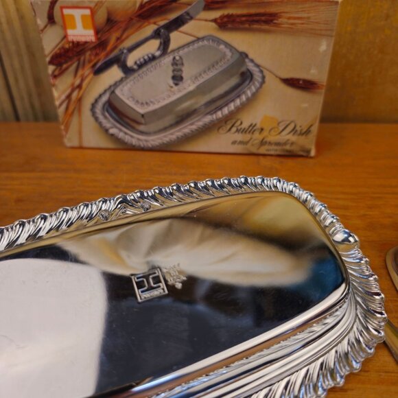 Vintage Irvinware Silver-Plated Butter Dish with Spreader - Picture 4 of 8
